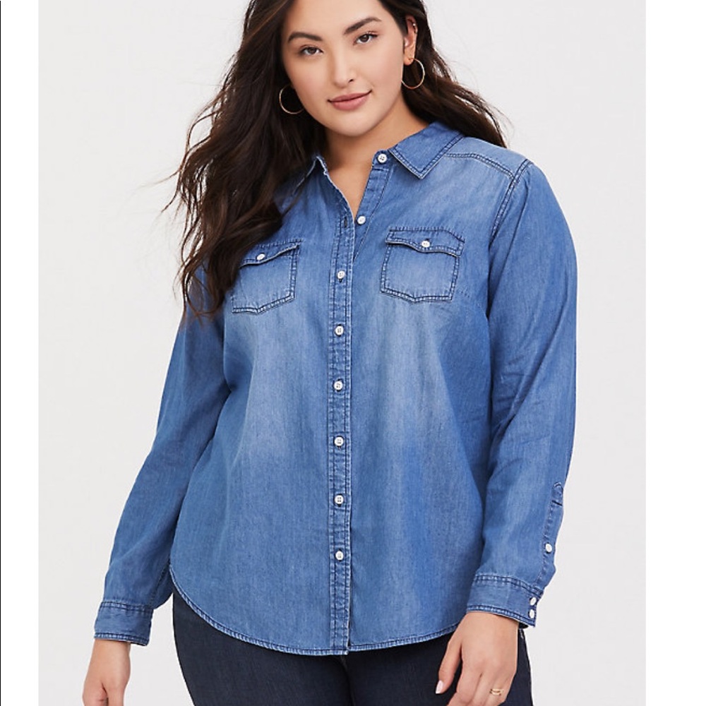 Torrid Size 2 Medium Wash Denim Button Up Shirt